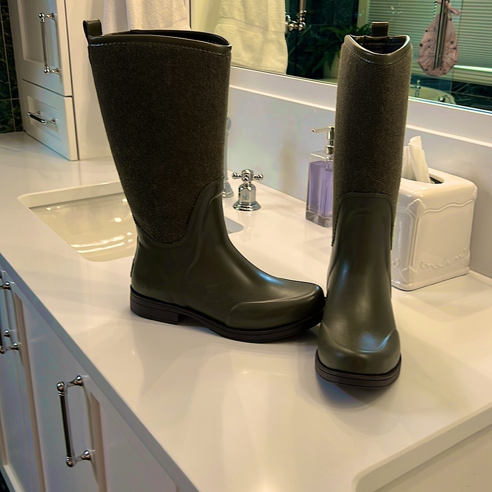 UGG tall waterproof boots w/wool loden green- 10